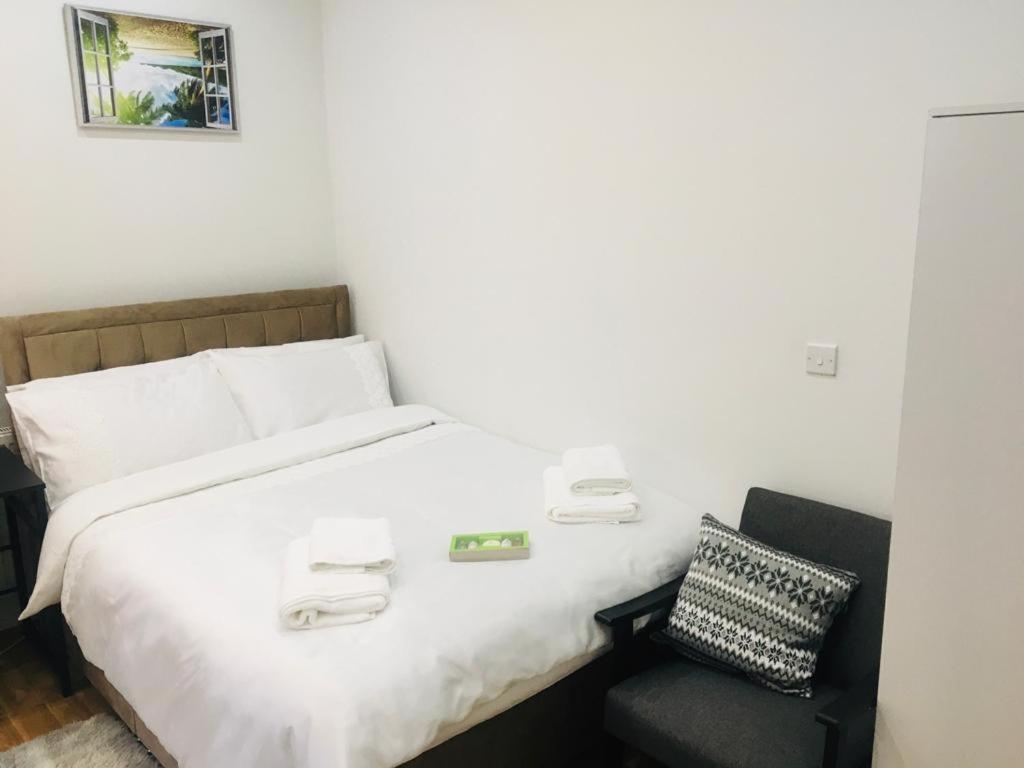 Grand Bleu - London - Next To Piccadilly Line Tube Station & Brand New Facilities Hotel Buitenkant foto