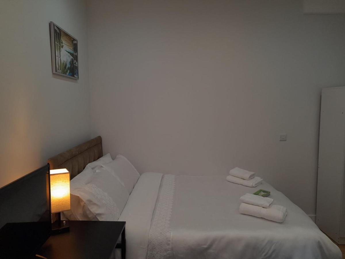 Grand Bleu - London - Next To Piccadilly Line Tube Station & Brand New Facilities Hotel Buitenkant foto
