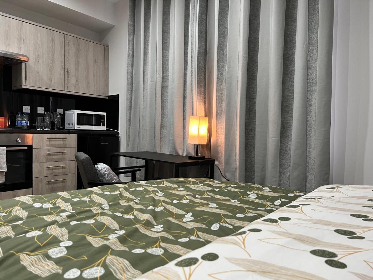 Grand Bleu - London - Next To Piccadilly Line Tube Station & Brand New Facilities Hotel Buitenkant foto