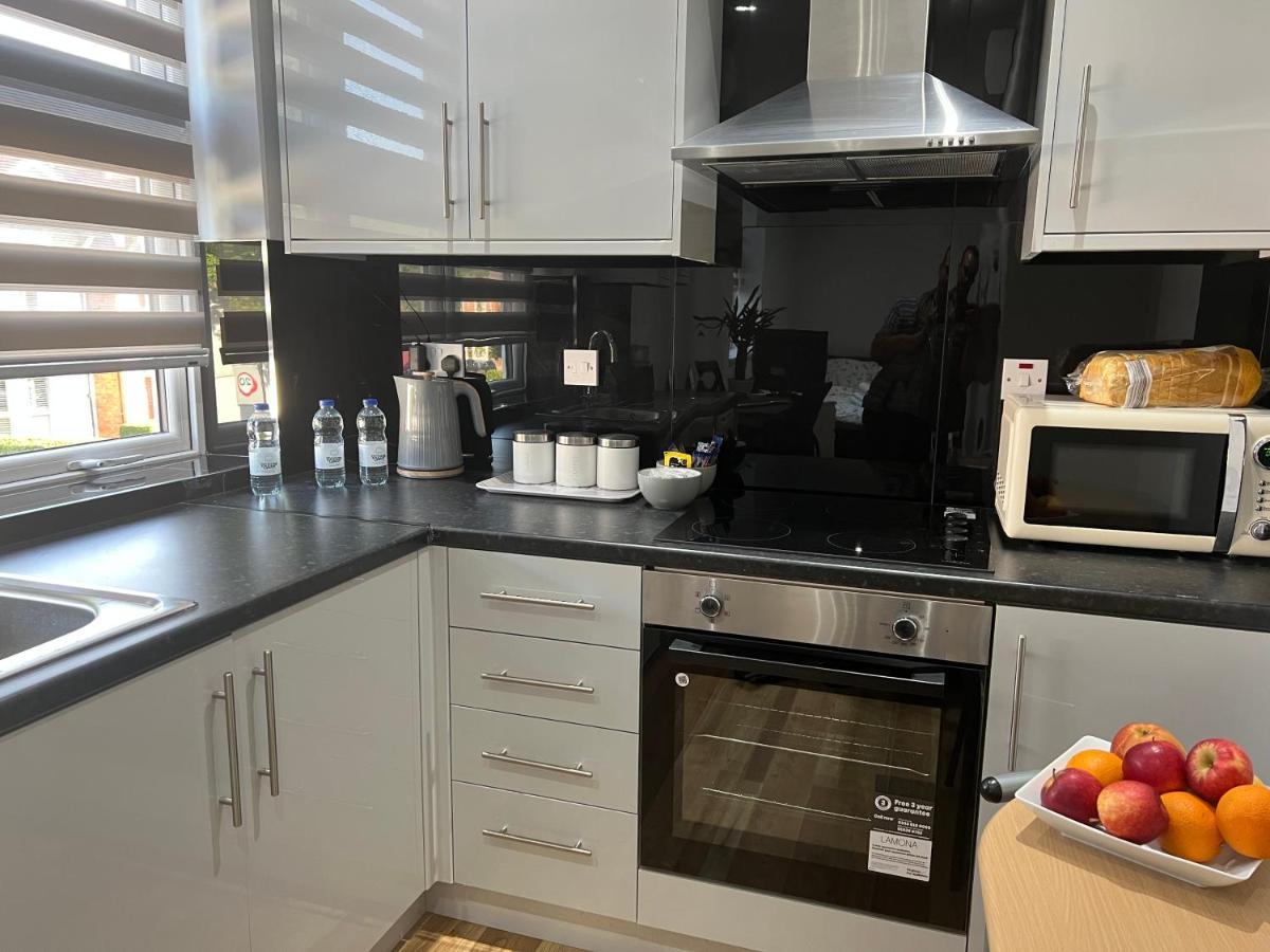 Grand Bleu - London - Next To Piccadilly Line Tube Station & Brand New Facilities Hotel Buitenkant foto
