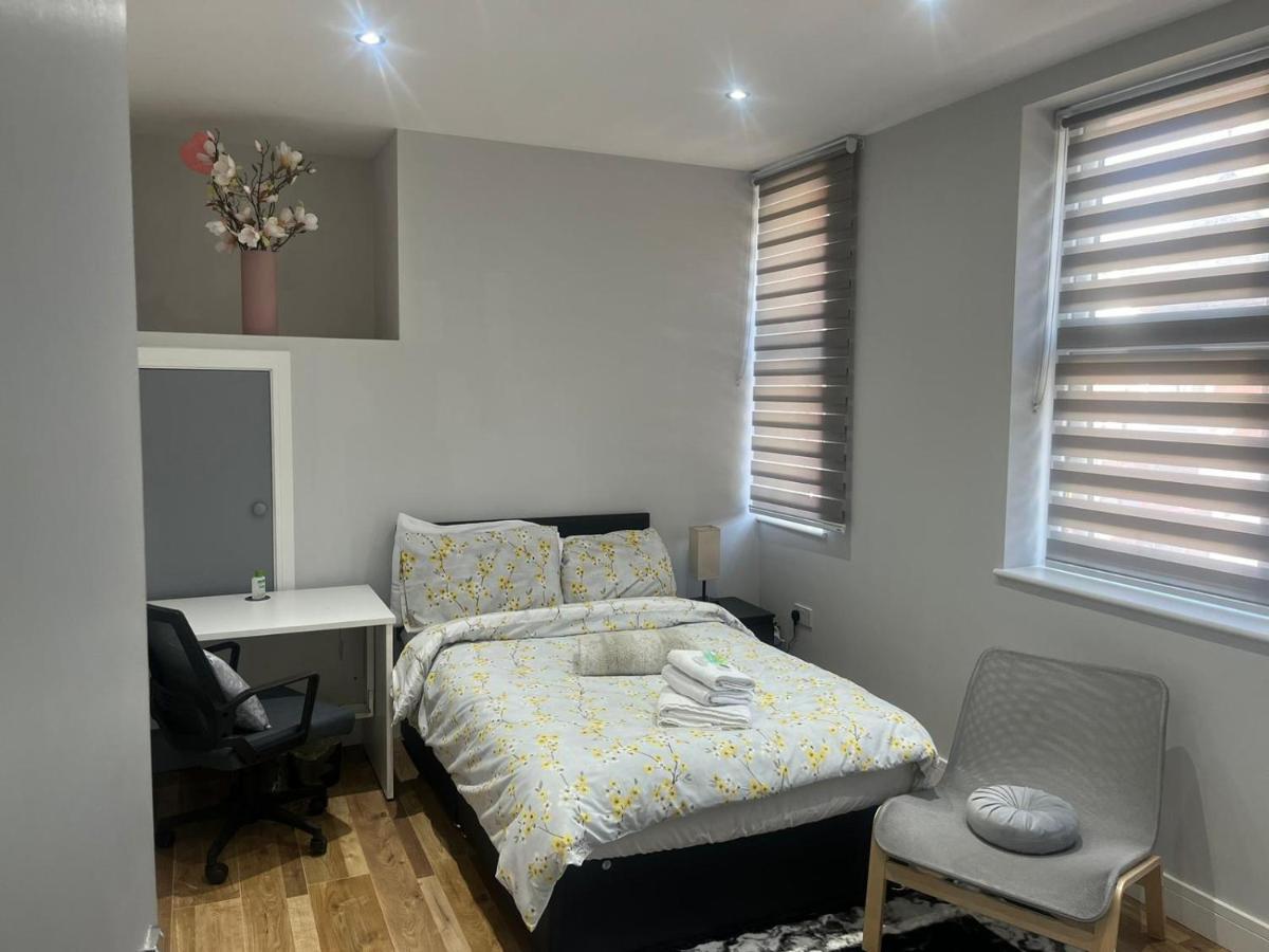 Grand Bleu - London - Next To Piccadilly Line Tube Station & Brand New Facilities Hotel Buitenkant foto