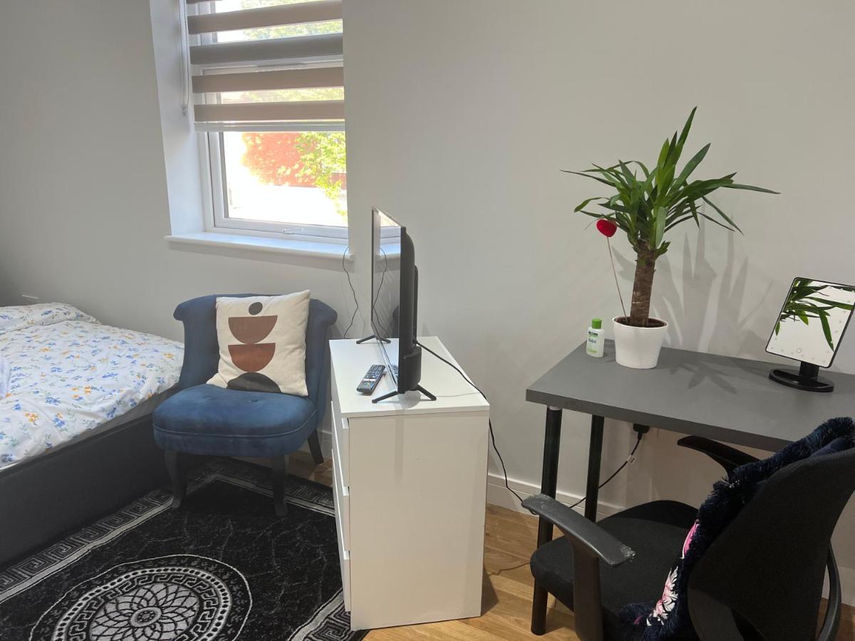 Grand Bleu - London - Next To Piccadilly Line Tube Station & Brand New Facilities Hotel Buitenkant foto