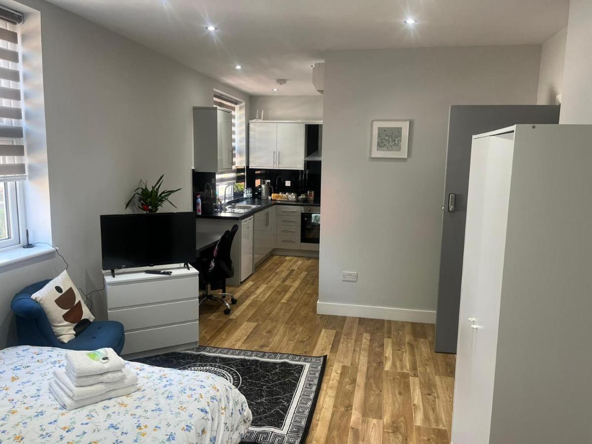 Grand Bleu - London - Next To Piccadilly Line Tube Station & Brand New Facilities Hotel Buitenkant foto