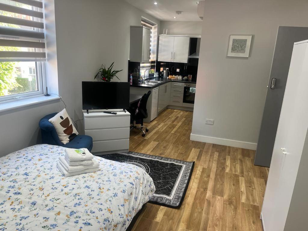 Grand Bleu - London - Next To Piccadilly Line Tube Station & Brand New Facilities Hotel Buitenkant foto